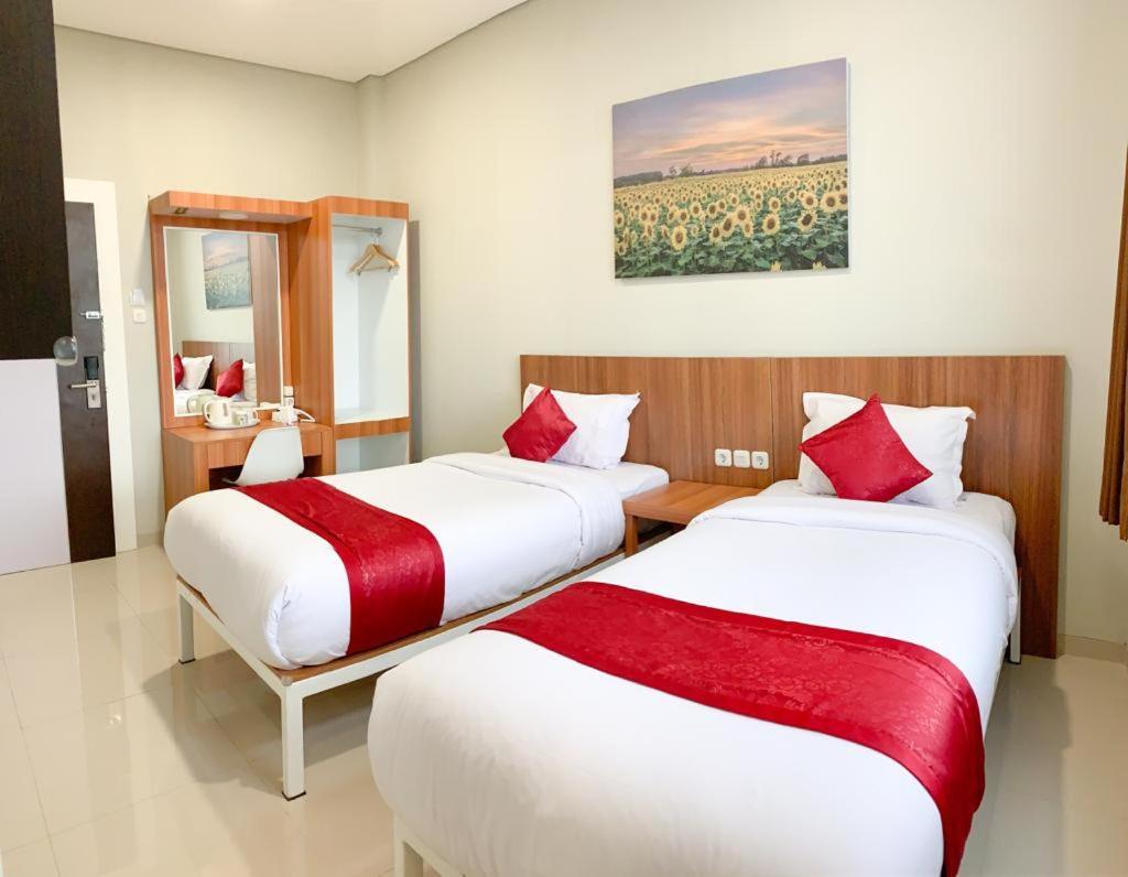 Kembaran Oyo 2816 Privato Suite מראה חיצוני תמונה