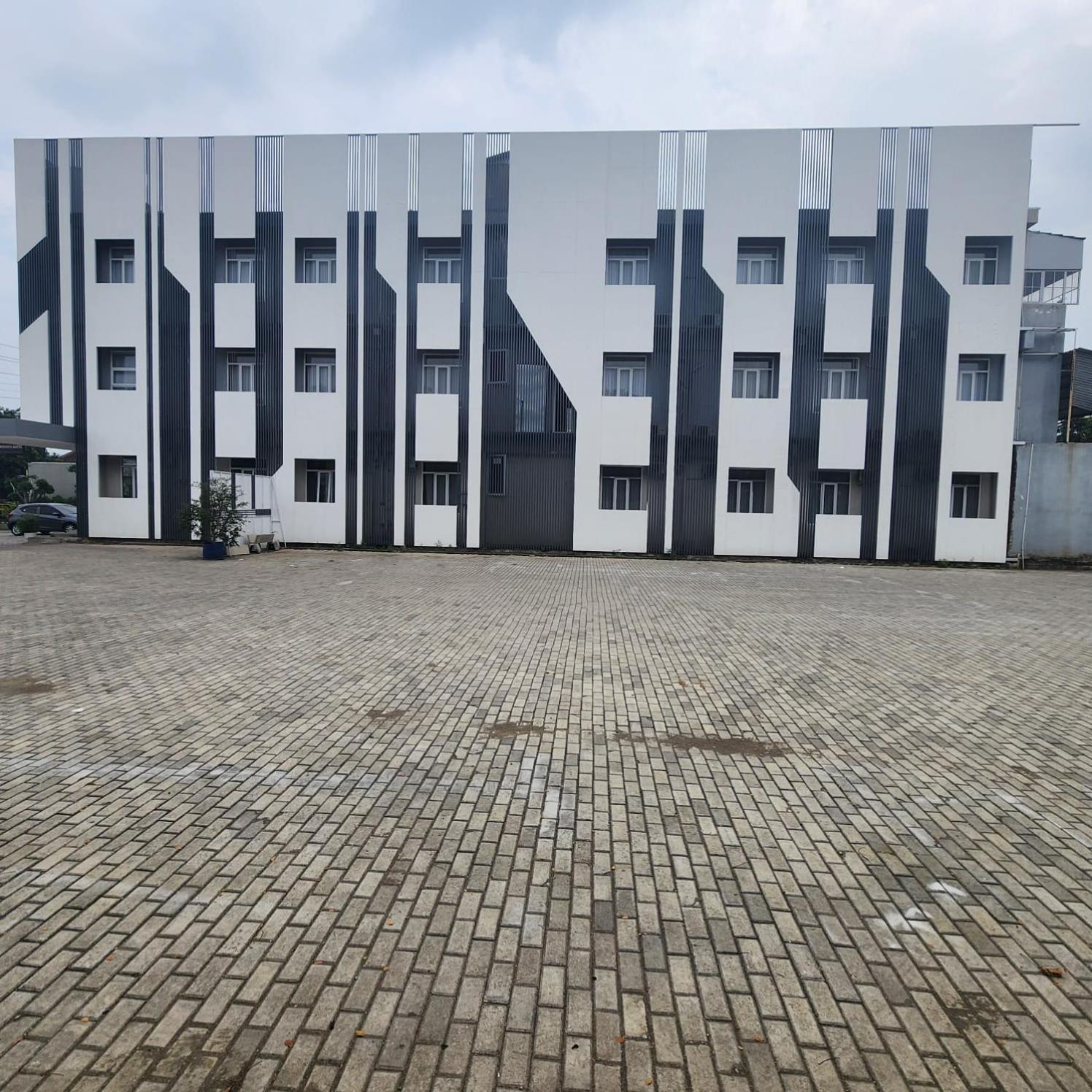 Kembaran Oyo 2816 Privato Suite מראה חיצוני תמונה