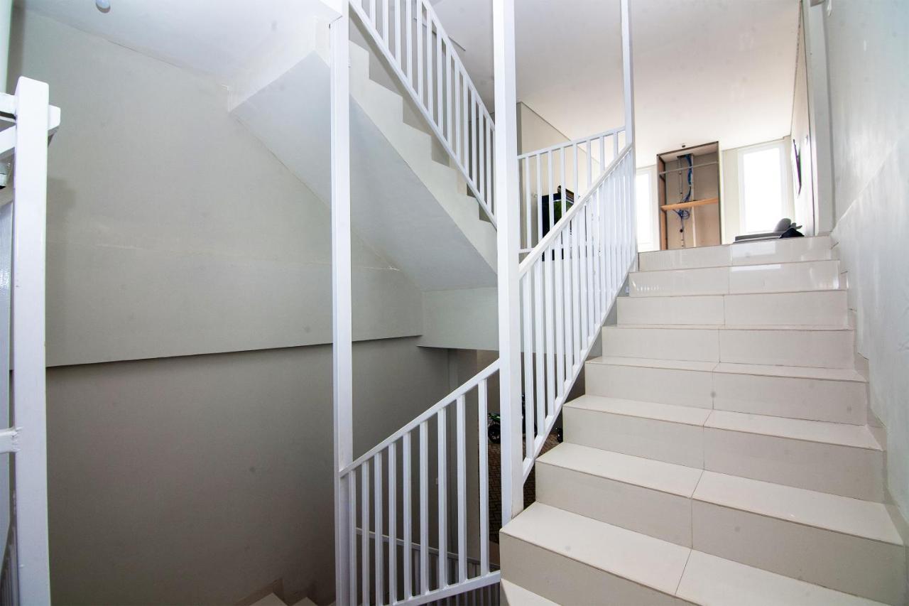 Kembaran Oyo 2816 Privato Suite מראה חיצוני תמונה