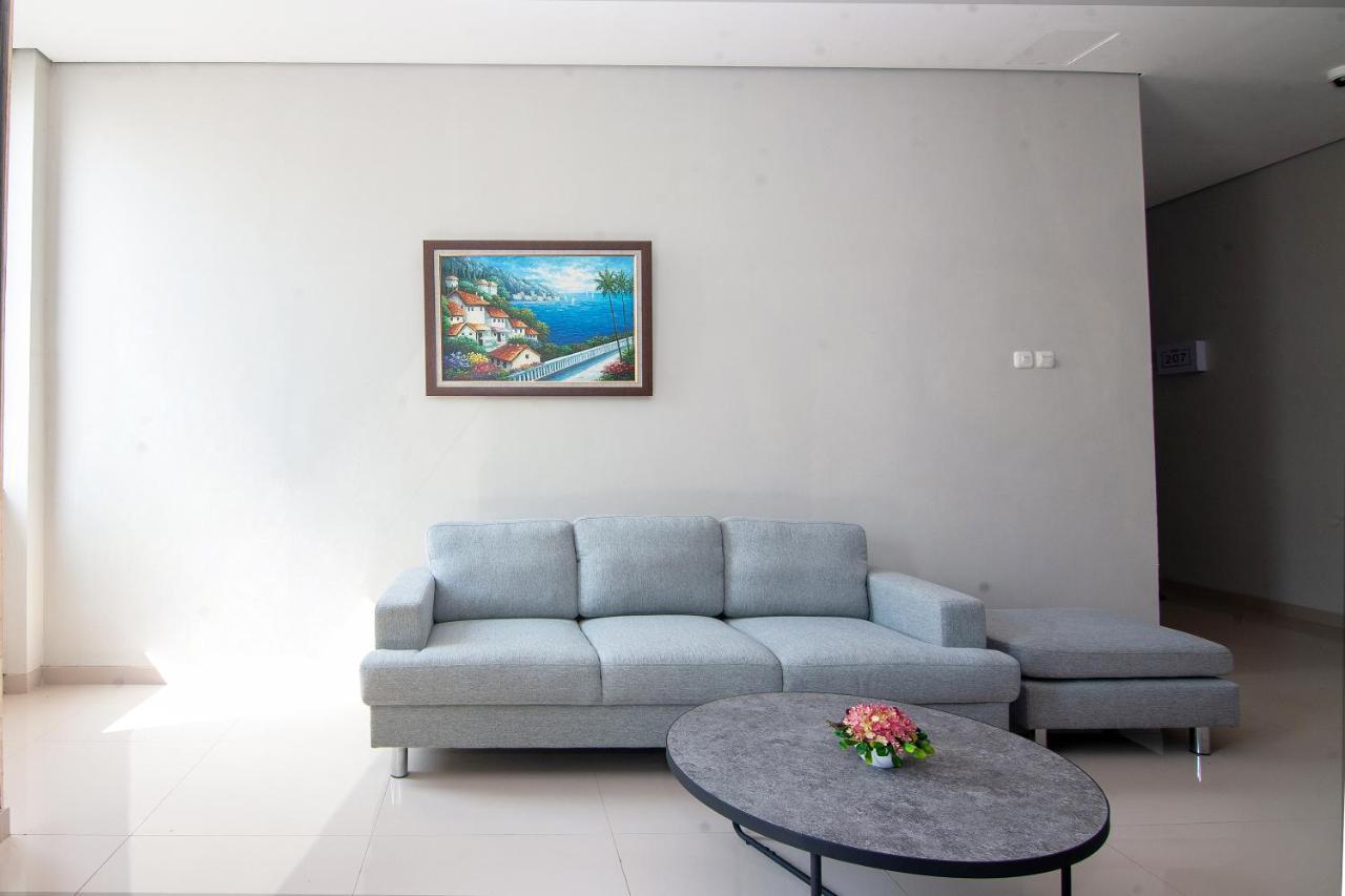 Kembaran Oyo 2816 Privato Suite מראה חיצוני תמונה