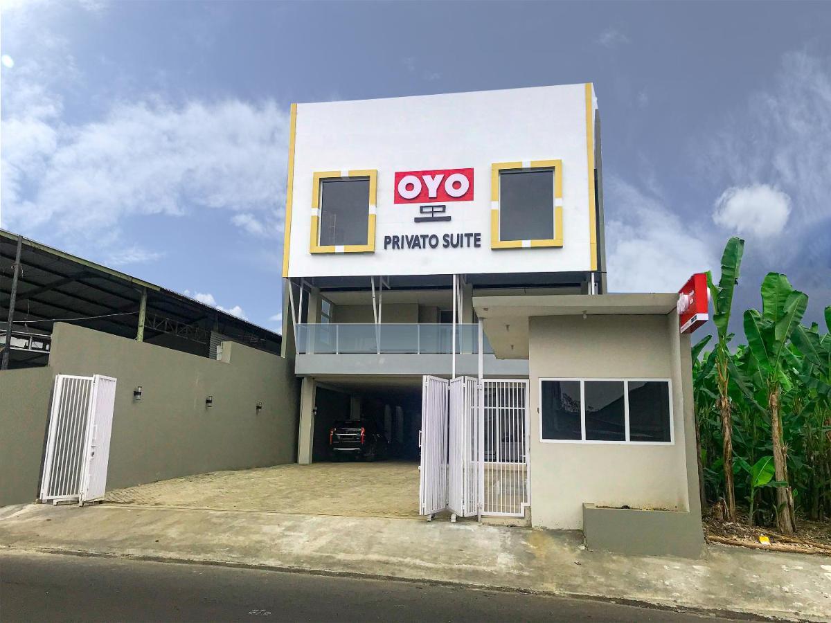 Kembaran Oyo 2816 Privato Suite מראה חיצוני תמונה
