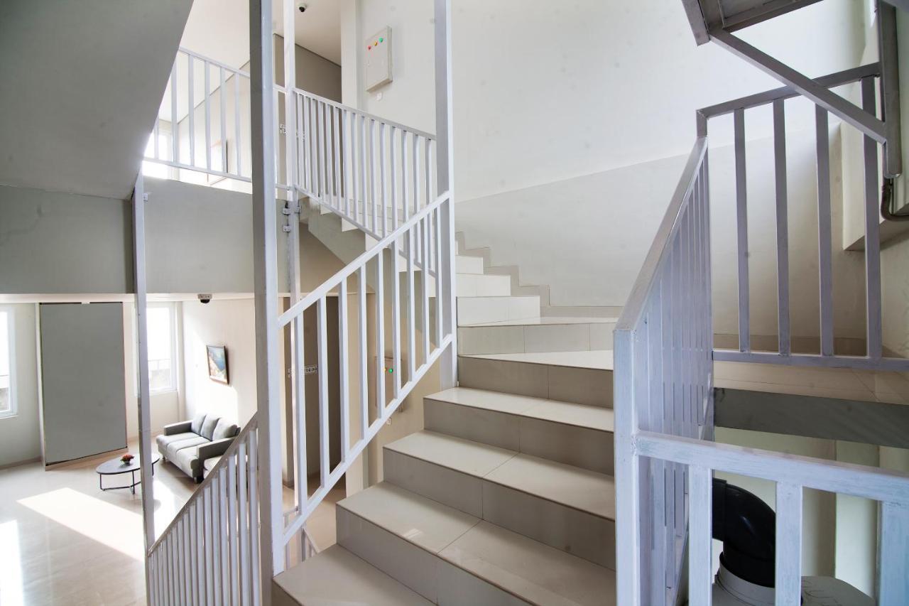 Kembaran Oyo 2816 Privato Suite מראה חיצוני תמונה